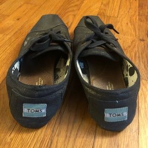 Toms lace up black and gold sneakers